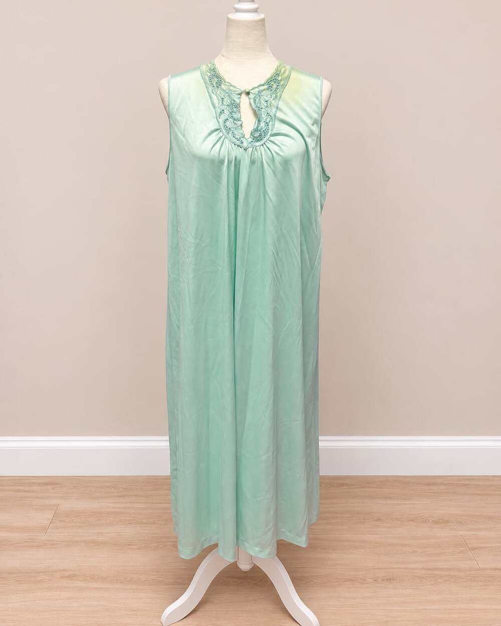Vintage Vanity Fair Mint Green Sleeveless Embroidered Nightgown L